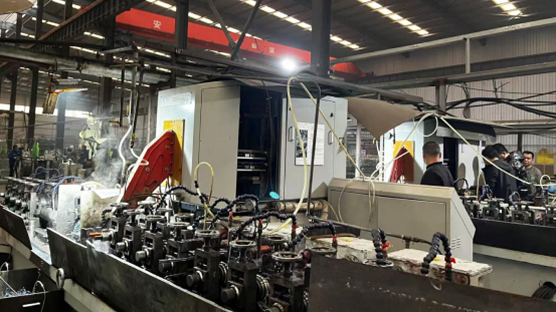 ТЕНИЕС Бунди Тубе високофреквентни заваривач у чврстом стању